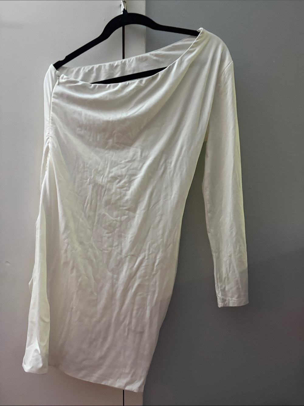 Women’s White One-Shoulder Long Sleeve Top